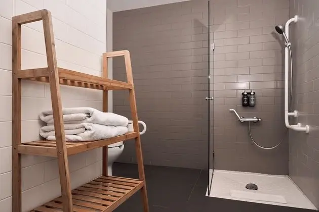 Engellilere uygun banyo
