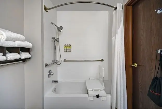 Standard Oda, 1 Büyük (Queen) Boy Yatak, Engellilere Uygun (Mobil Tub)