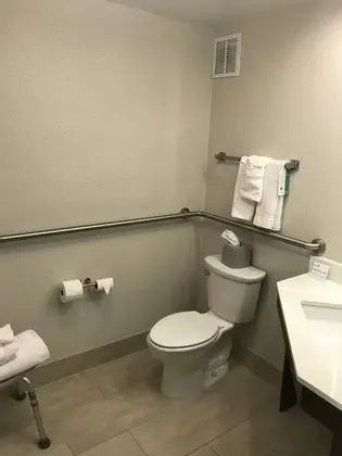 Standard Oda, 1 Büyük (Queen) Boy Yatak, Engellilere Uygun (Mobility Tub)