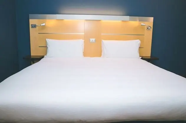 Standard Oda, 1 Büyük (Queen) Boy Yatak