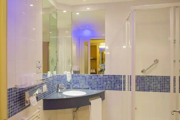 Standard Oda, 1 Büyük (Queen) Boy Yatak