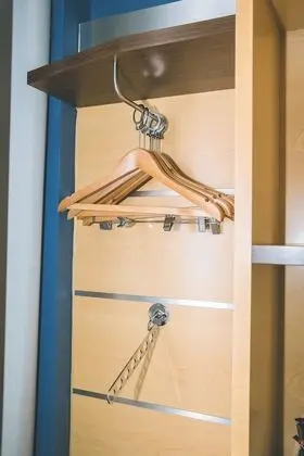 Standard Oda, 1 Büyük (Queen) Boy Yatak, Engellilere Uygun