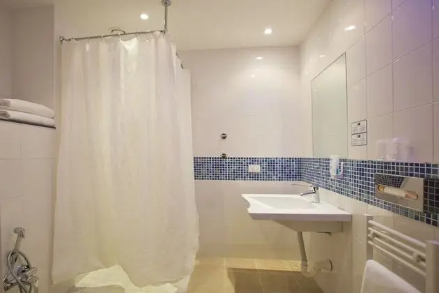 Standard Oda, 1 Büyük (Queen) Boy Yatak, Engellilere Uygun