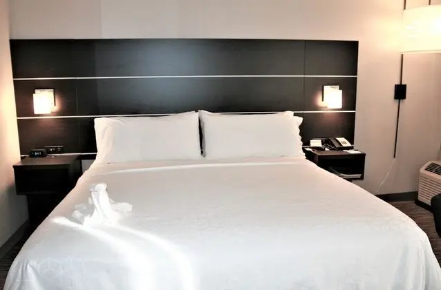 Standard Oda, 1 En Büyük (King) Boy Yatak, Engellilere Uygun (Communication, Roll-In Shower)