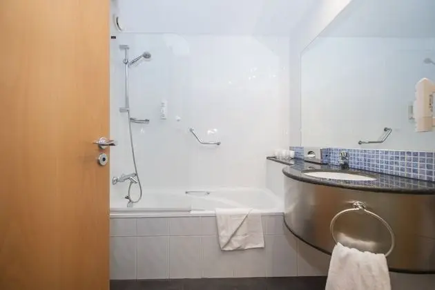 Standard Oda, 1 Büyük (Queen) Boy Yatak ve Çekyat