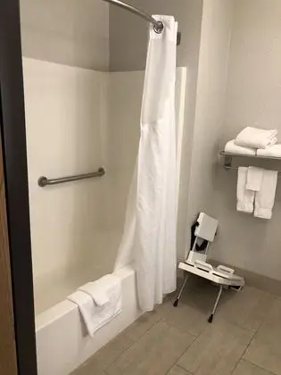 Standard Oda, 1 En Büyük (King) Boy Yatak, Engellilere Uygun (Communication, Accessible Tub)