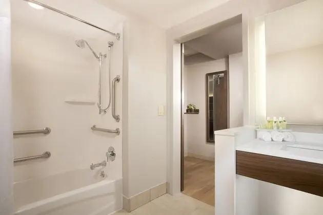Standard Oda, 2 Çift Kişilik Yatak, Engellilere Uygun (Accessible Tub)