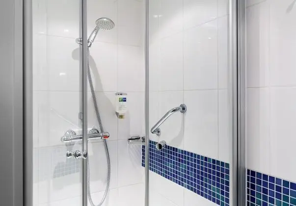 Standard Oda, 1 Büyük (Queen) Boy Yatak ve Çekyat