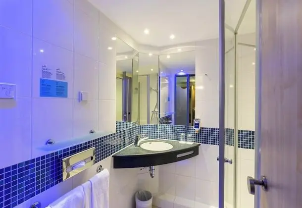 Standard Oda, 1 Büyük (Queen) Boy Yatak ve Çekyat