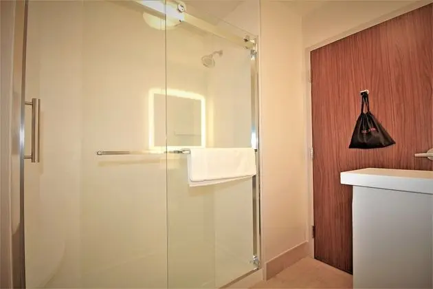 Standard Oda, 1 En Büyük (King) Boy Yatak (Extra Floor Space)