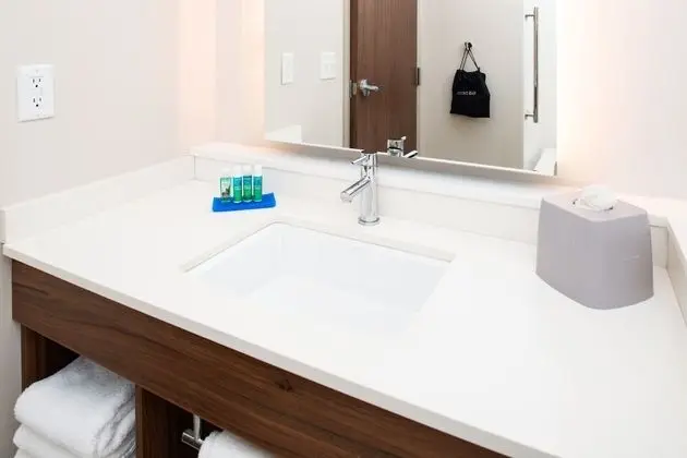 Standard Oda, 1 En Büyük (King) Boy Yatak (Leisure)