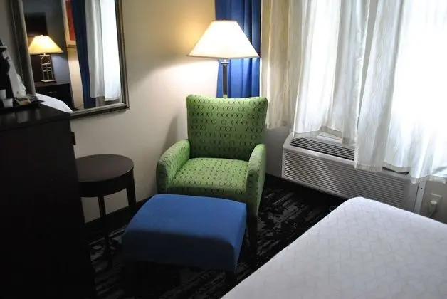 Standard Oda, 1 En Büyük (King) Boy Yatak, Sigara İçilmez (with Single Sofabed)
