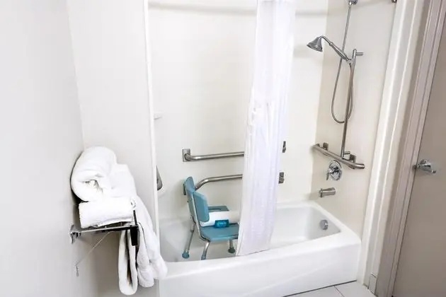 Standard Oda, 1 En Büyük (King) Boy Yatak, Engellilere Uygun (Comm, Tub)