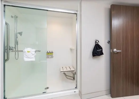 Standard Oda, 2 Büyük (Queen) Boy Yatak, Engellilere Uygun (Communication, Transfer Shower)