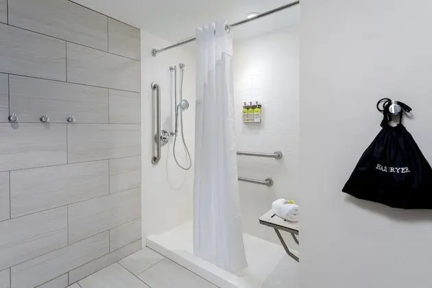 Standard Oda, 2 Büyük (Queen) Boy Yatak, Engellilere Uygun (Communication, Transfer Shower)