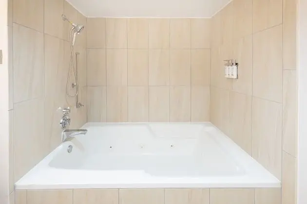 Premium Oda, 1 En Büyük (King) Boy Yatak, Sıcak Su Küveti