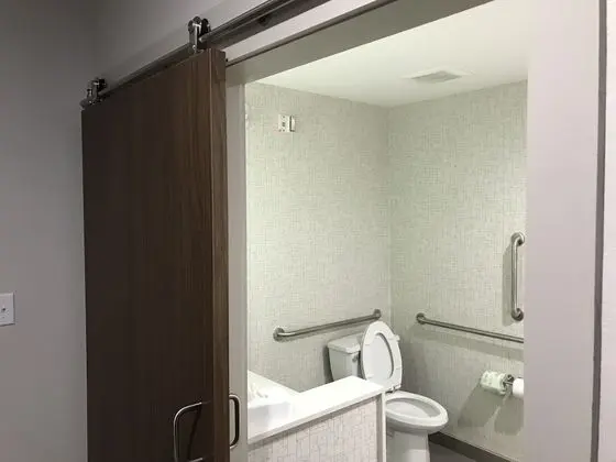 Standard Oda, 1 En Büyük (King) Boy Yatak, Engellilere Uygun (Mobility Tub)
