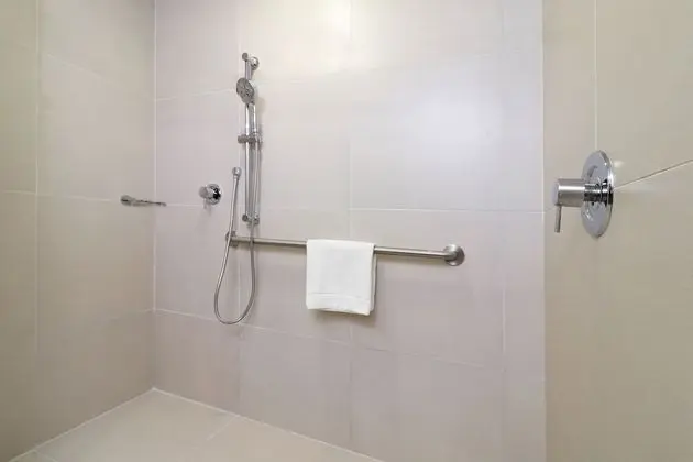 Standard Oda, 1 En Büyük (King) Boy Yatak, Engellilere Uygun (Mobil)