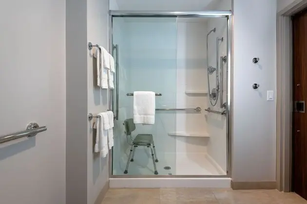 Oda, 1 En Büyük (King) Boy Yatak, Engellilere Uygun (Hearing, Transfer Shower)