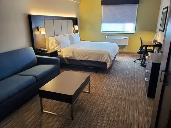 Süit, 1 En Büyük (King) Boy Yatak ve Çekyat, Sigara İçilmez (With Sofa Bed)