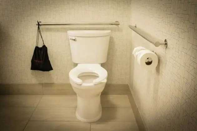 Süit, 2 Büyük (Queen) Boy Yatak, Engellilere Uygun, Sigara İçilmez (Hearing, Transfer Shower)