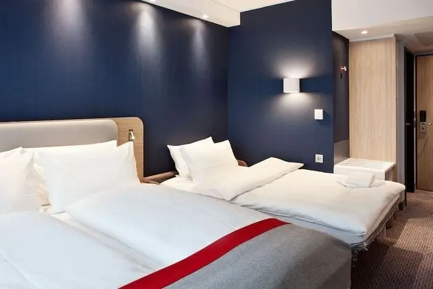 Standard Oda, 1 Büyük (Queen) Boy Yatak ve Çekyat