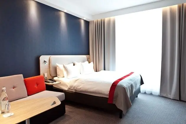 Standard Oda, 1 Büyük (Queen) Boy Yatak ve Çekyat