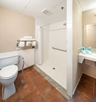 Standard Oda, 2 Büyük (Queen) Boy Yatak, Engellilere Uygun (Mobility Tub)
