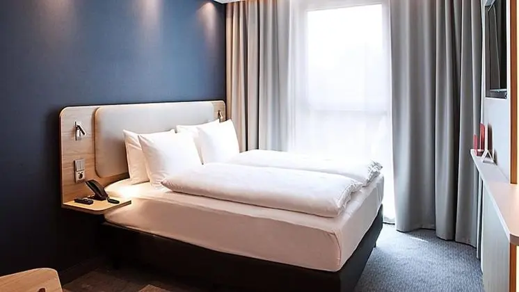 Standard Oda, 1 Büyük (Queen) Boy Yatak