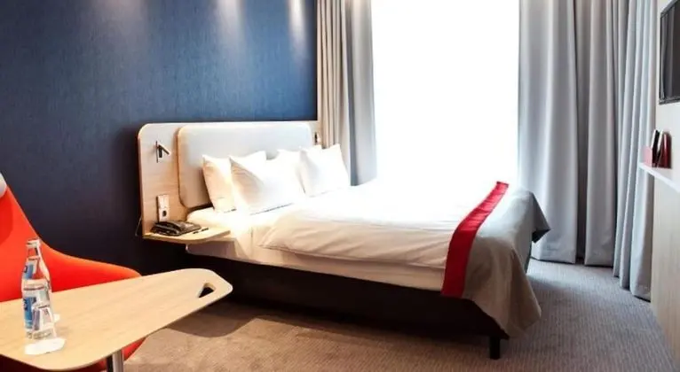 Standard Oda, 1 Büyük (Queen) Boy Yatak