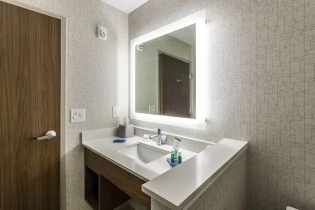Standard Oda, 1 En Büyük (King) Boy Yatak (Extra Floor Space)