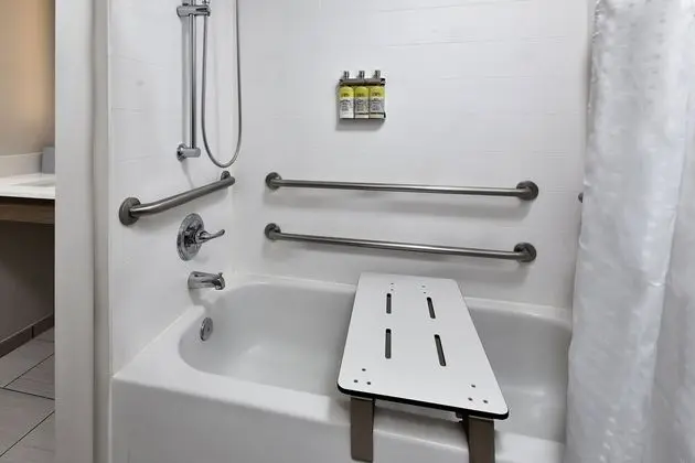 Standard Oda, 1 En Büyük (King) Boy Yatak, Engellilere Uygun (Comm, Tub)