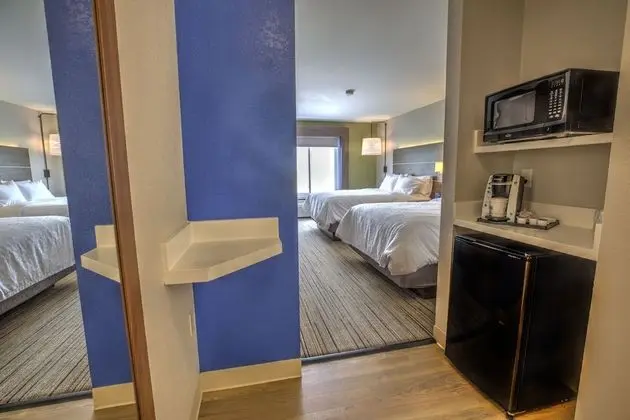 Oda, 2 Büyük (Queen) Boy Yatak, Sigara İçilmez