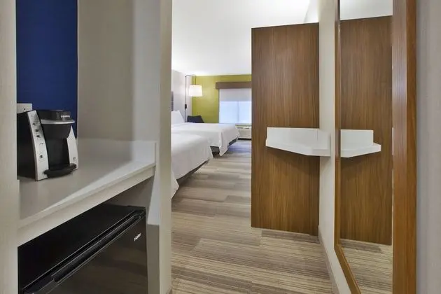 Süit, Birden Çok Yatak (2 Queen Beds & 1 Sofa Bed)