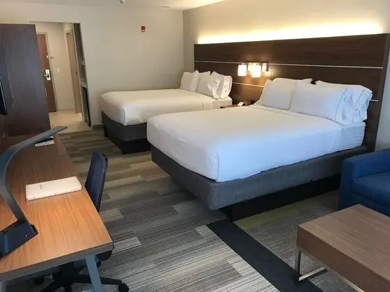 Süit, Birden Çok Yatak (2 Queen Beds & 1 Sofa Bed)