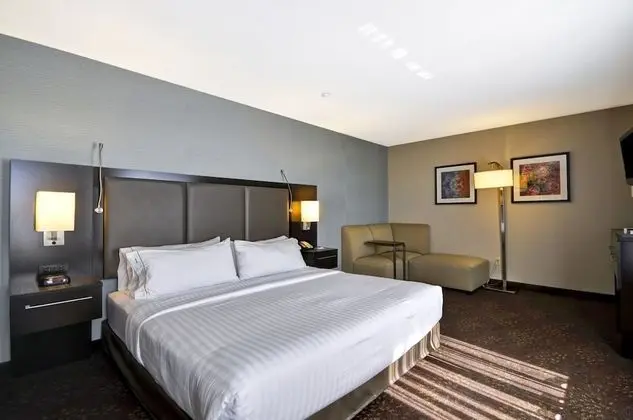 Süit, 1 Yatak Odası (1 King Bed, 2 Queen Beds)