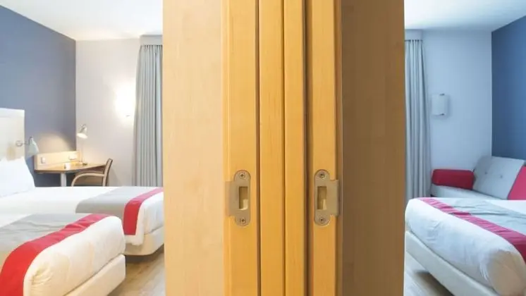 Standard Oda, 1 Büyük (Queen) Boy Yatak, Engellilere Uygun