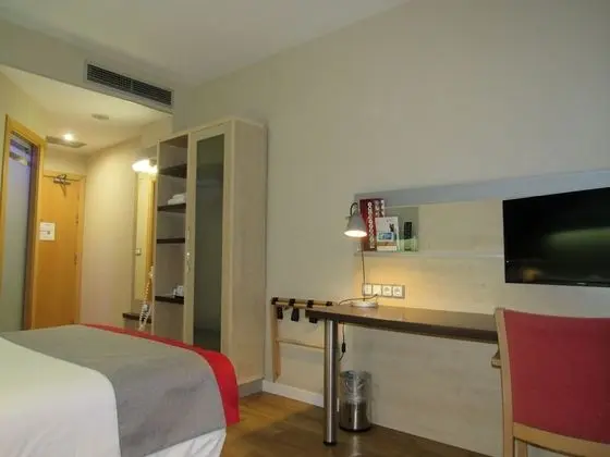 Standard Oda, 1 Büyük (Queen) Boy Yatak, Engellilere Uygun