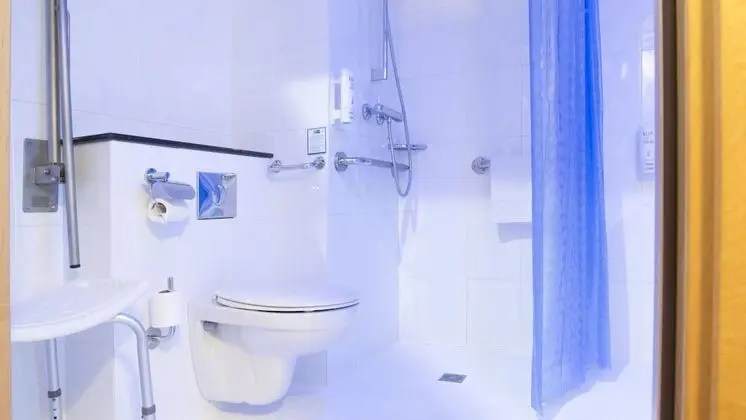 Standard Oda, 1 Büyük (Queen) Boy Yatak, Engellilere Uygun