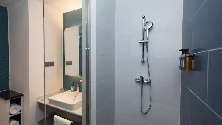 Standard Oda, 1 En Büyük (King) Boy Yatak (Extra Floor Space)