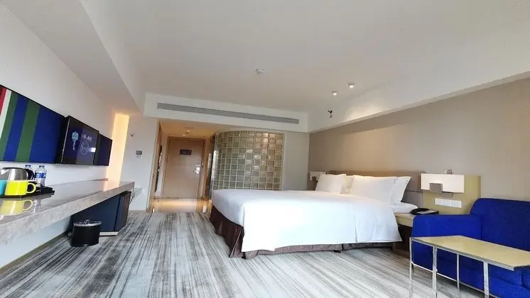 Standard Oda, 1 En Büyük (King) Boy Yatak (Extra Floor Space High Floor)