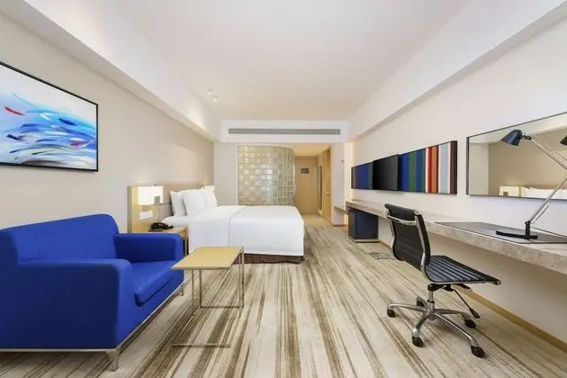 Standard Oda, 1 En Büyük (King) Boy Yatak (Extra Floor Space High Floor)