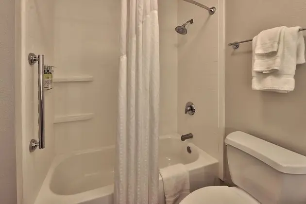 Standard Oda, 1 En Büyük (King) Boy Yatak (Leisure)