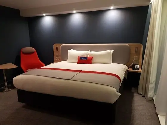 Standard Oda, 1 Büyük (Queen) Boy Yatak, Engellilere Uygun (1 Bed, Roll In Shwr)