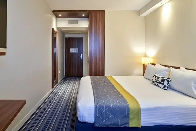 Standard Oda, 1 Büyük (Queen) Boy Yatak