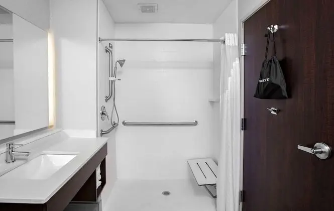 Süit, 1 En Büyük (King) Boy Yatak, Engellilere Uygun (Comm Mobil Roll Shwr)