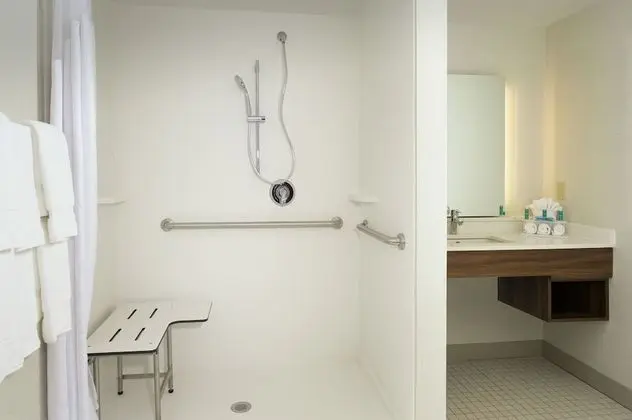 Standard Oda, 1 En Büyük (King) Boy Yatak, Engellilere Uygun (Mobility, Transfer Shower)