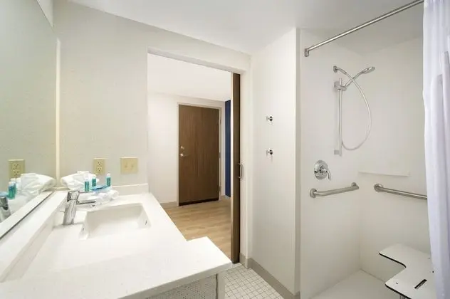 Standard Oda, 1 En Büyük (King) Boy Yatak, Engellilere Uygun (Mobility, Transfer Shower)