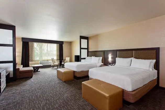 Suite, 2 Queen Beds with Sofa Bed (Living and Dining Area)