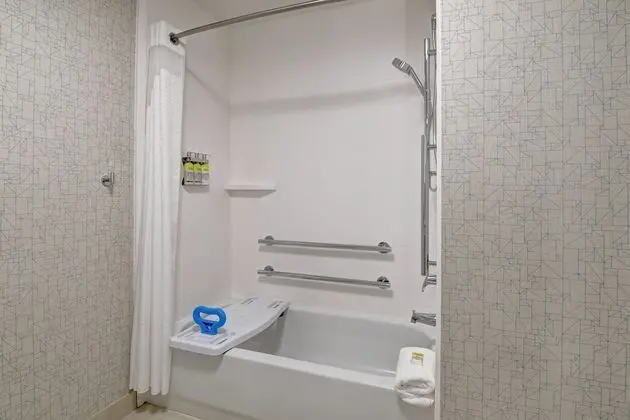 Standard Oda, 1 En Büyük (King) Boy Yatak, Engellilere Uygun (Mobility Tub)
